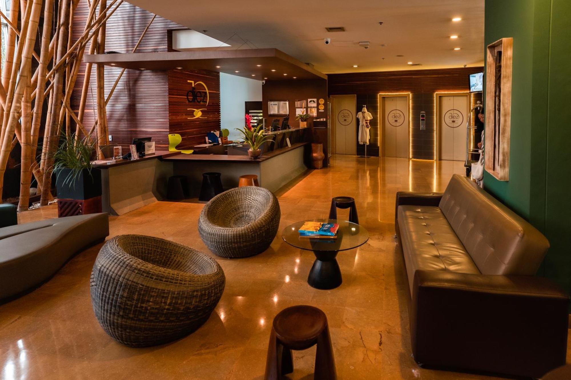 Diez Hotel Categoria Colombia Меделин Екстериор снимка Lobby