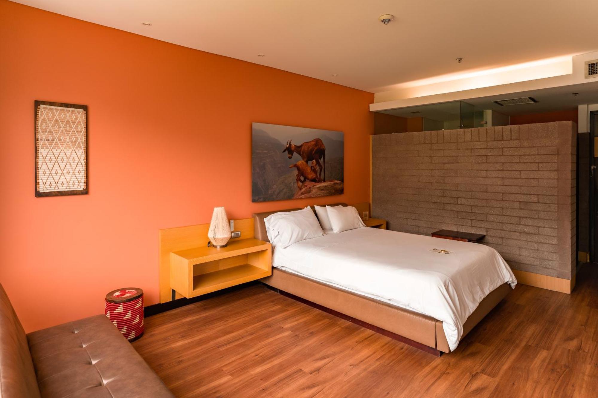 Diez Hotel Categoria Colombia Меделин Екстериор снимка A bedroom at the hotel
