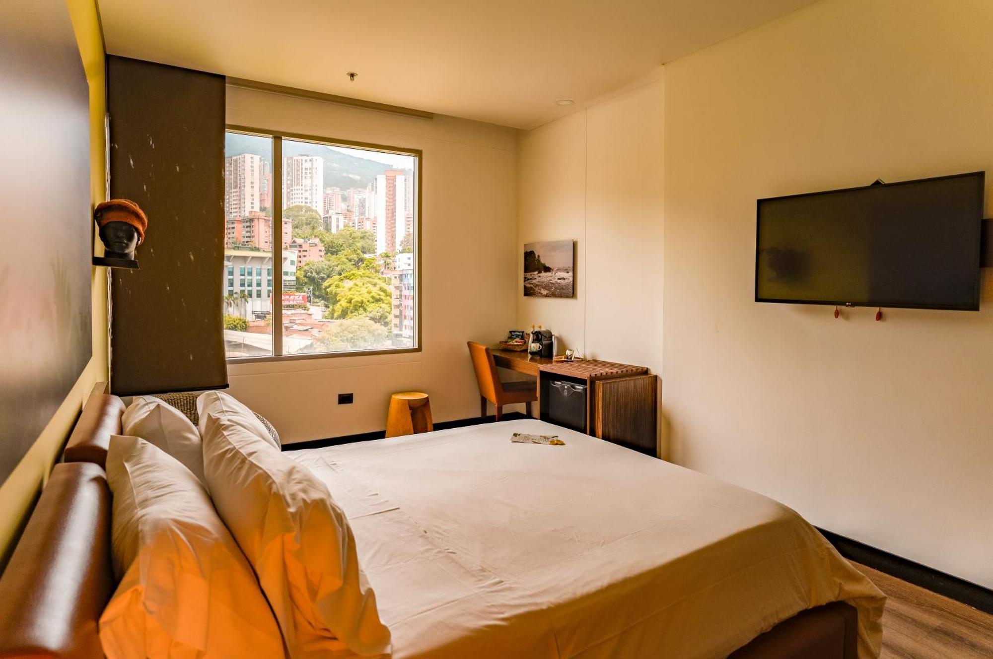 Diez Hotel Categoria Colombia Меделин Екстериор снимка A room at the hotel