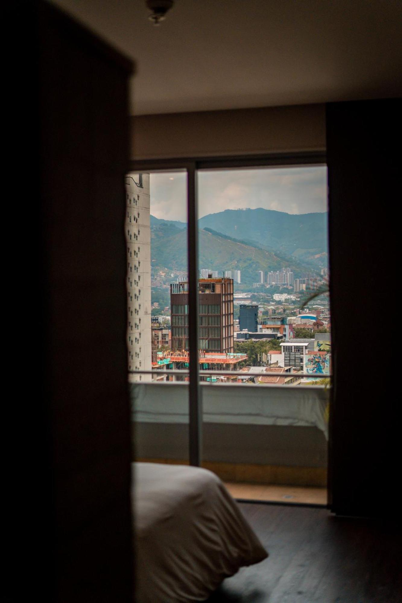 Diez Hotel Categoria Colombia Меделин Стая снимка View of the city from a hotel